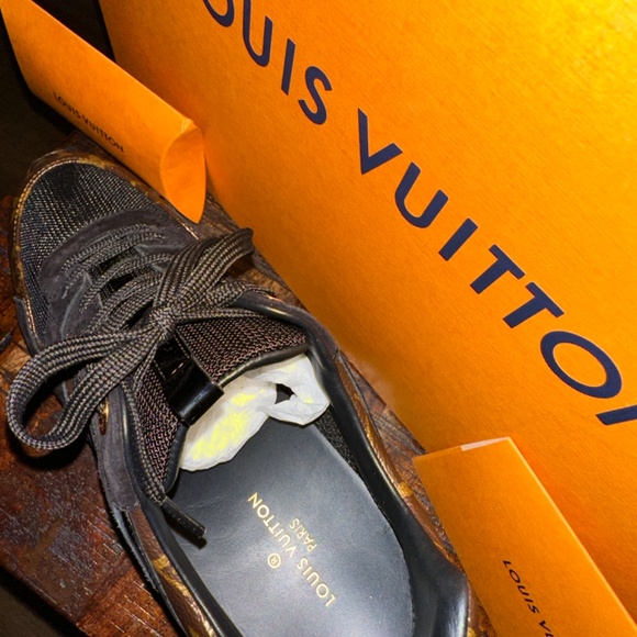 Louis Vuitton Sneakers - Picture 2 of 3